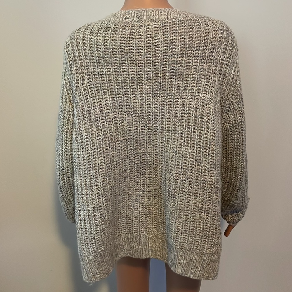 Subtle multi-color cozy sweater - Picture 4 of 7